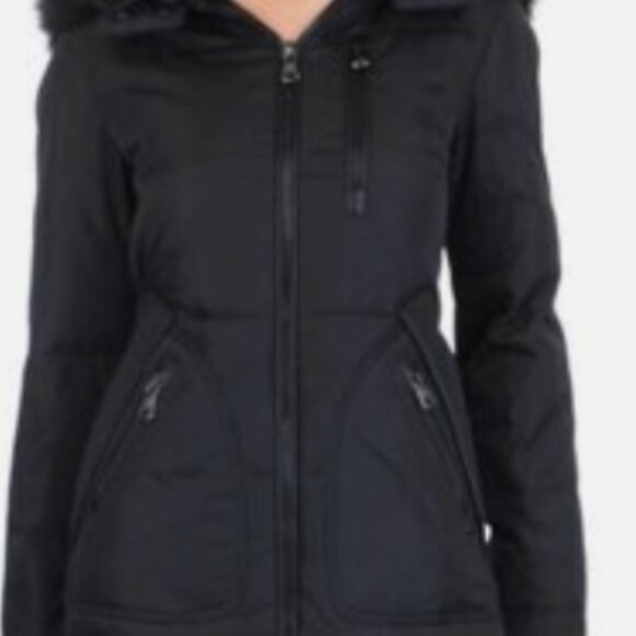 Vince Camuto - Picture 1 of 2